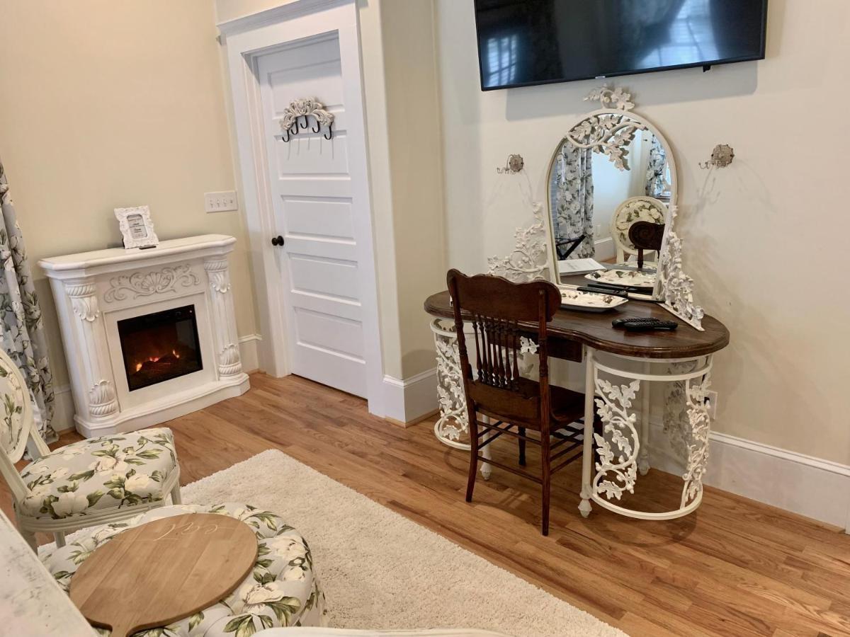 Bama Bed And Breakfast - Magnolia Family Suite タスカルーサ エクステリア 写真